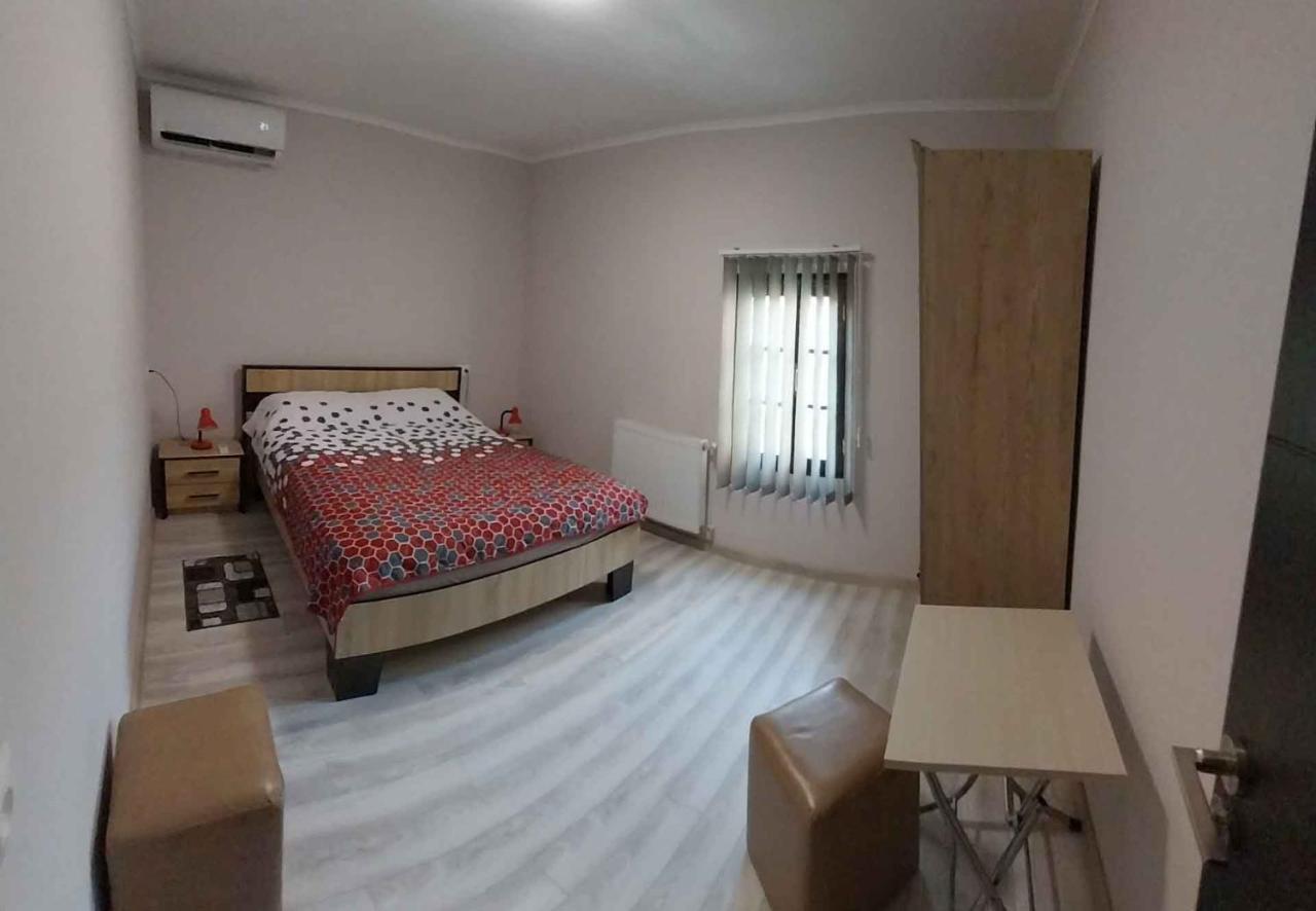 Full House Appartement Tbilisi Buitenkant foto